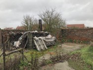 Vestige d’un hangar à avion allemand en « T » à Amy (France – Oise)