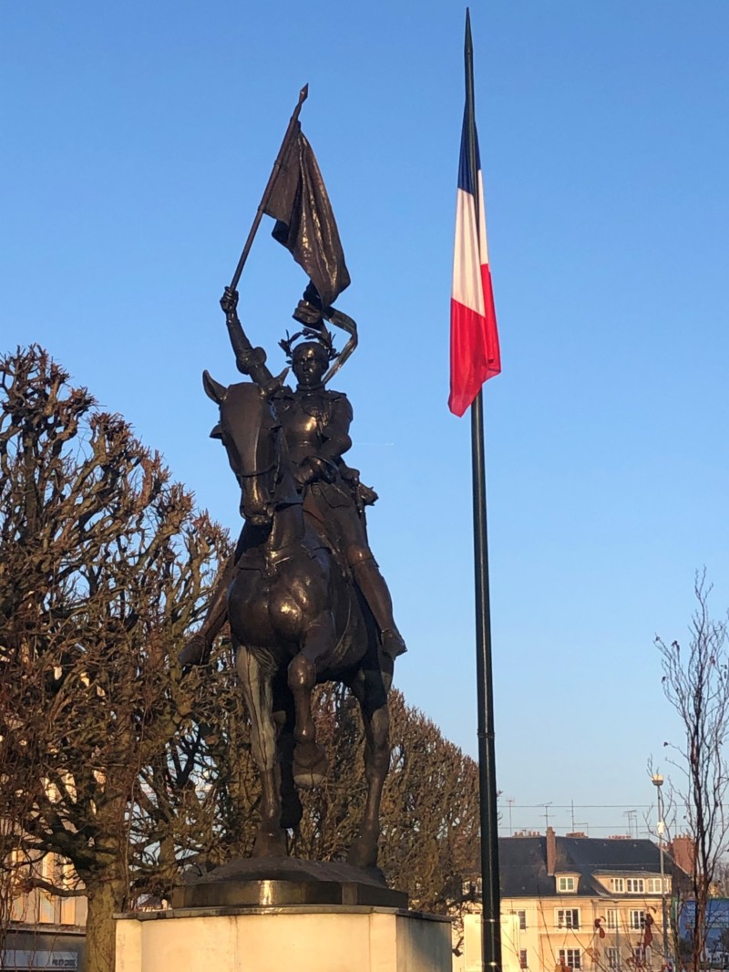 Statue équestre de Jeanne d’Arc à Compiègne (France – Oise)