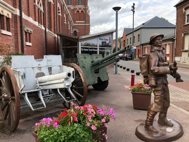 Statue de soldat anglais à Albert (France – Somme)