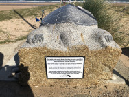Monument à la gloire des amérindiens de la libération à St Laurent sur Mer (France – Calvados)