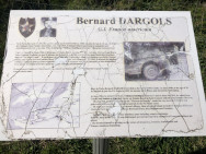 Stèle Bernard Dargols à St Laurent sur Mer (France – Calvados)